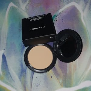 🍏 New Mac NC20 Studio Fix Powder + Foundation 🍏